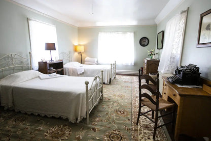 The Pine Tree Room - 2 twin beds